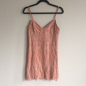 Sleeveless lace dress